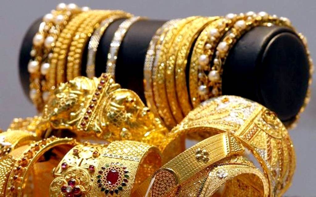 Prices fell for the third consecutive day gold and silver also fell sharply from alltime highs by Rs 11000